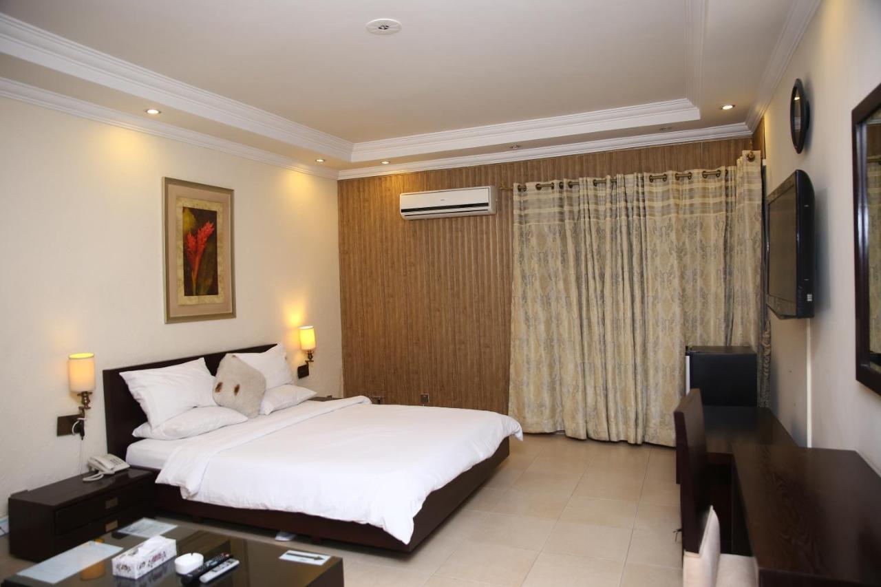 Hotel Safari Club 3 Bahria Town Rawalpindi Esterno foto